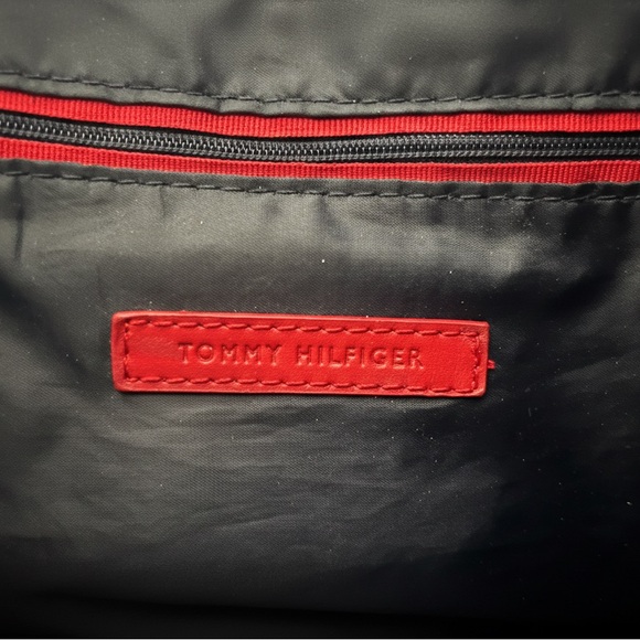 Elegant Black Tote Bag - Picture 4 of 7